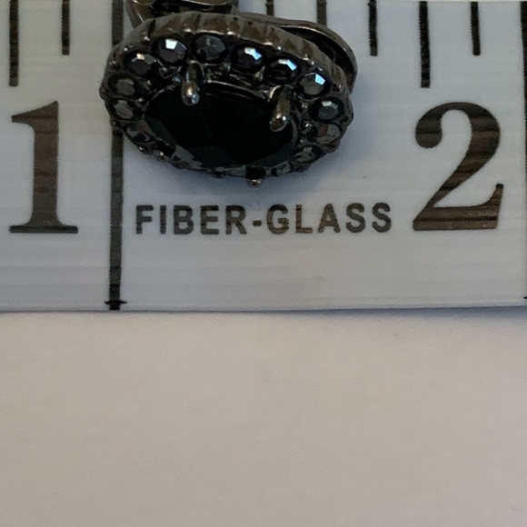 Monet Signed Clip On Earrings Black Faceted Glads Gem Gunmetal Tone - Picture 7 of 8
